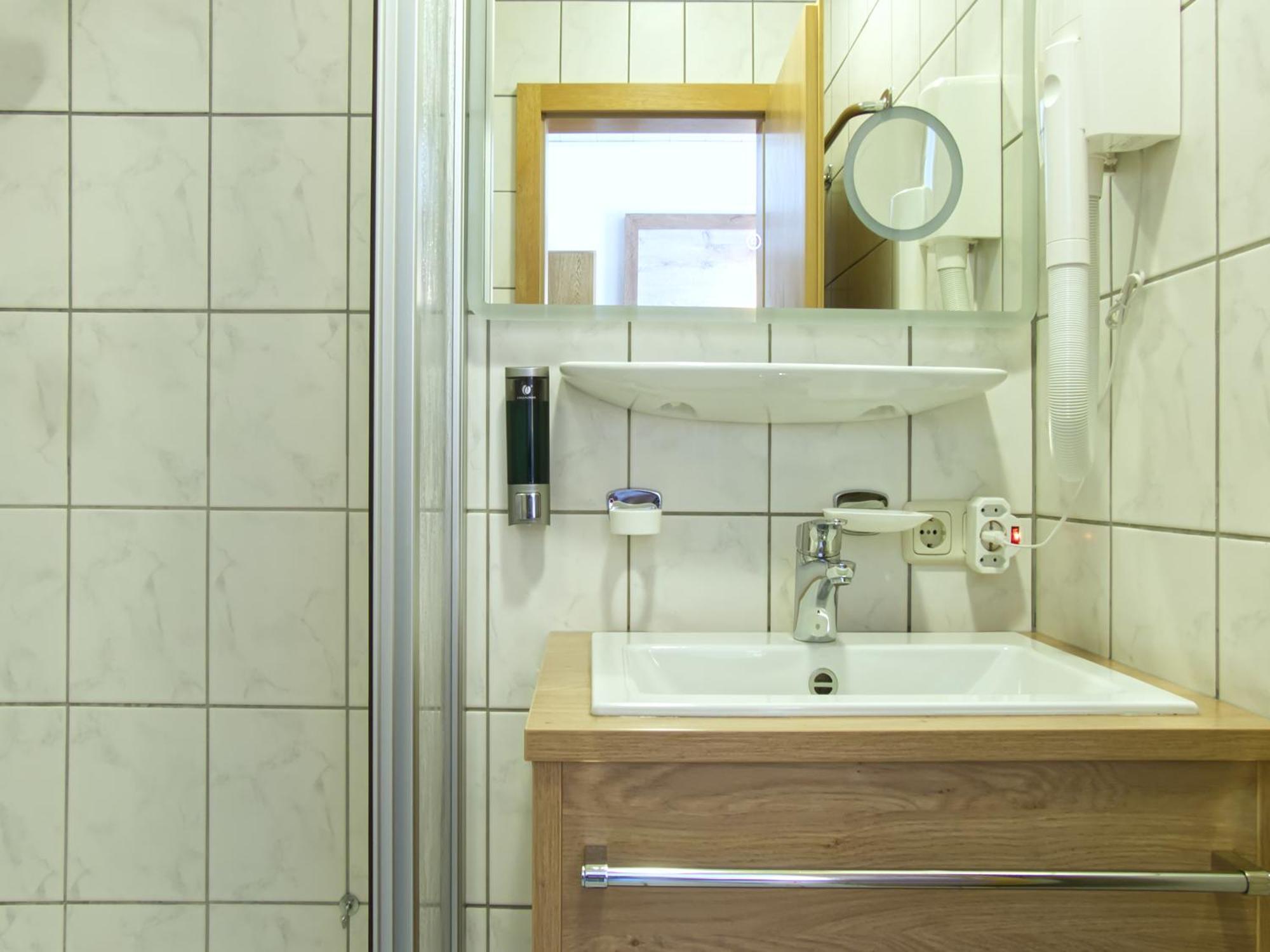 Garnihotel Zur Linde - Bayerischer Wald - Aktivcard Mit 154 Kostenfreien Leistungen - Kostenloser Parkplatz 3*